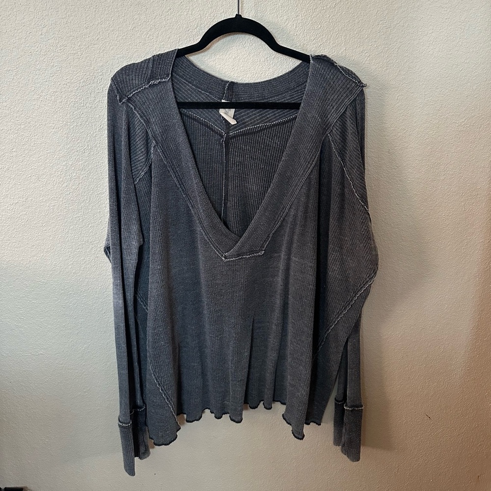 We The Free Oversized V-neckline Ribbed Long Sleeves Gray Faded Exposed Seam Top